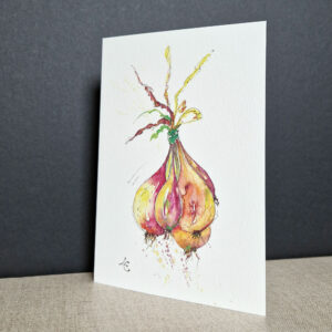 Carte postale représentant une botte d'oignons multicolores peinte à l'aquarelle, mettant en valeur leurs teintes vibrantes et leurs formes délicates
