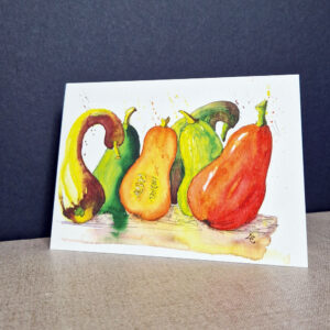 Aquarelle botanique représentant six courges peintes avec soin sur une carte postale d'art, mettant en valeur leurs formes et couleurs naturelles